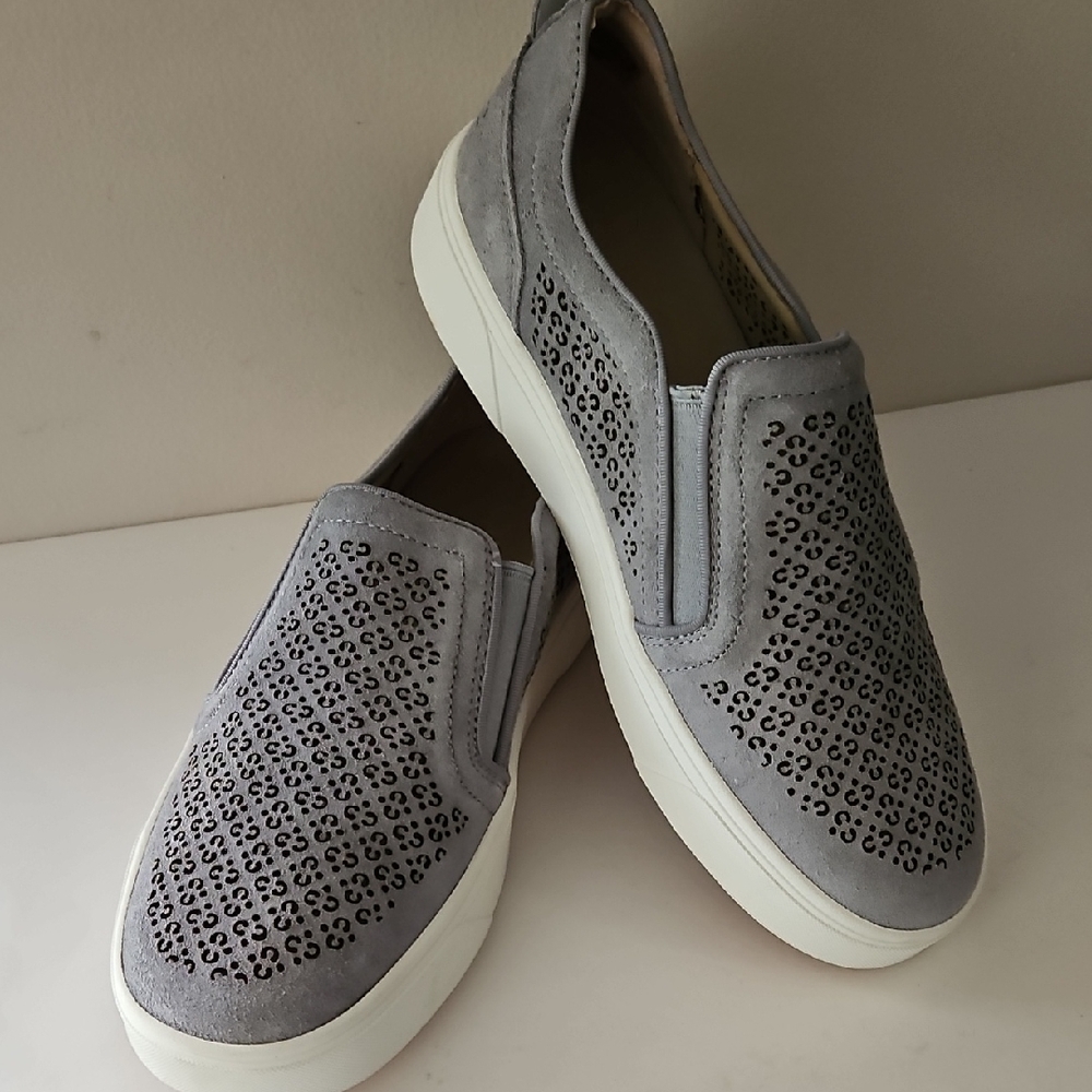 VIONIC KIMMIE PERF GRAY SUEDE SLIP ON SNEAKER NEW sz 8.5
